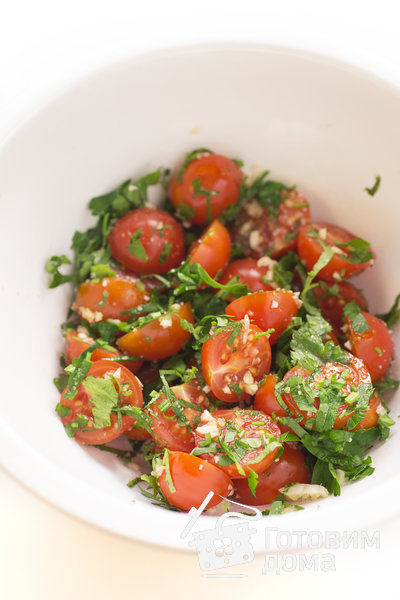 Салат с креветками и помидорами фото к рецепту 4