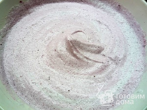 Шарлотт с ягодами и клубничным джемом фото к рецепту 12
