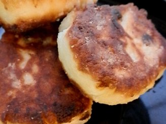 Сырники с начинкой из яблок и изюма