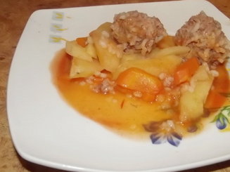 Юварлакя коккинисто (тефтели в соусе)