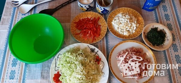 Салат с пекинской капустой и копченой курицей фото к рецепту 1