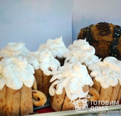 Торт &quot;Пивные кружки с бочкой пива&quot; медовые шарики