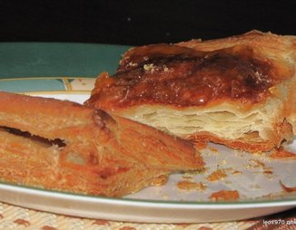 Слоеный пирог с грушами и сыром