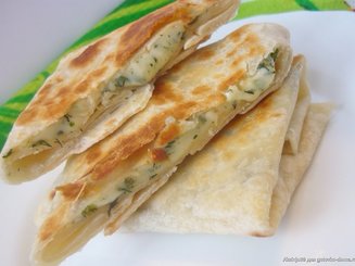 Ека или Горячая закуска из лаваша с сыром и зеленью