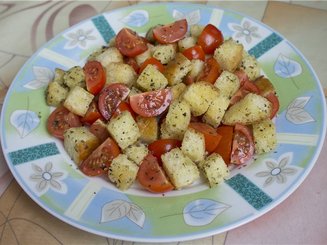 Салат из помидоров с прованскими крутонами