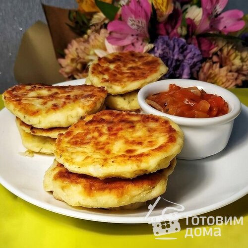 Сырники с сыром рикотта и томатным соусом
