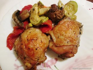 Курица запеченная с овощами