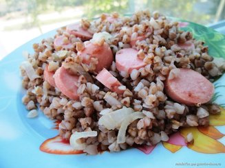 Гречка с сосисками и грибами