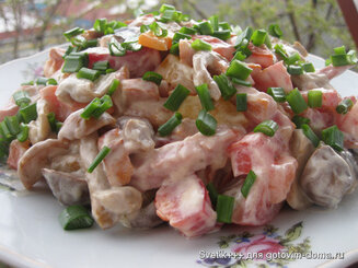 Салат из копченой курицы с мариноваными опятами