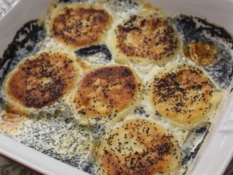 Сырники в маковом соусе