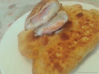 Чебуреки с помидорами и сыром
