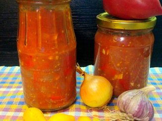 Томатный соус с перцем и чесноком (вариант лечо)