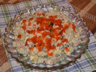 Салат Оливье с тигровыми креветками
