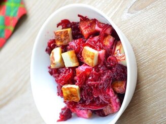 Салат из свеклы с жареным сыром