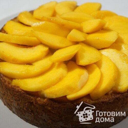 Пирог с персиками и грушей