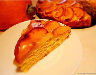 Осенний пирог с яблоком, тыквой и медом