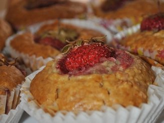 Клубнично-кокосовые маффины