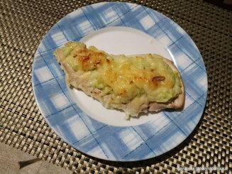 Куриное филе под кабачковой шубой