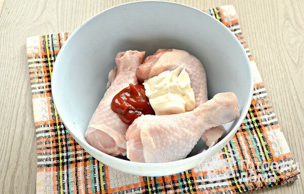 Куриные голени в духовке в сметано-томатном маринаде Махеевъ фото к рецепту 2