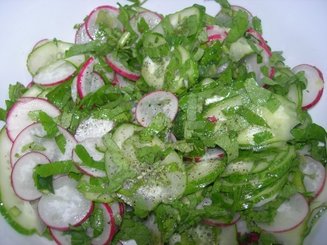 Салат из редиса с огурцами