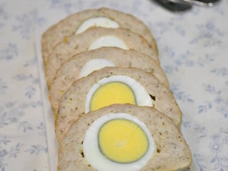 Рулет из фарша с яйцом