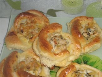 Закусочные пирожки с курицей и сыром