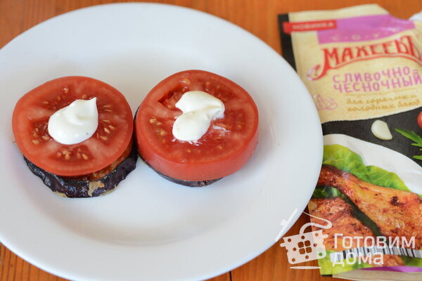Жареные баклажаны с помидорами и сливочным соусом фото к рецепту 4