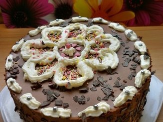 Торт Шоколадно-вишнёвая "молочная девочка"с орехами