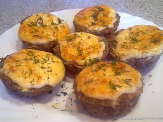 Мясные кексы с сырно-яичной начинкой