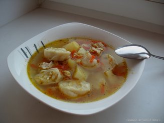 Суп с сырными рулетиками