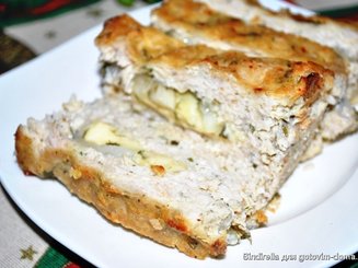 Индюшиный рулет с грушей и сыром