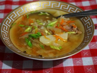 Щи из свежей капусты с курицей