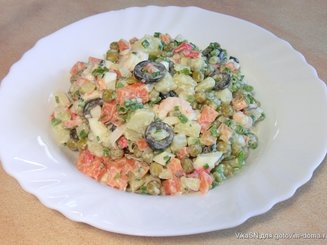 Оливье с раковыми шейками