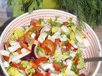 Салат с кальмарами и пекинской капустой