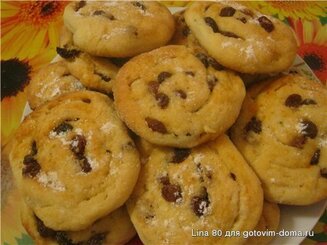 Творожное печенье с орехами и изюмом