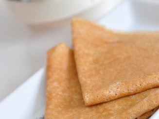 Французские блинчики с камамбером и инжирной горчицей