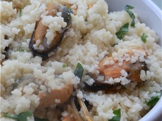 Лимонный кус-кус с мидиями и креветками