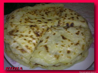 Балкарские хичины (жареные лепешки с сыром и картофелем)
