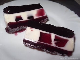 Кофейные кубики с корицей в йогуртовом желе