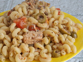 Паста с тунцом и овощами