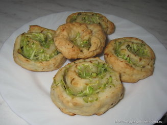 Творожные булочки с укропом и чесноком