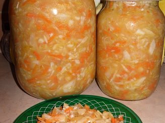 Капуста на зиму (но съедатся ещо до зимы)