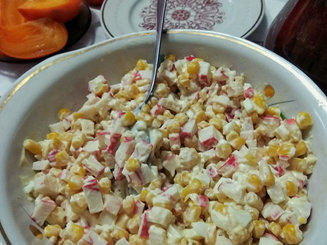 Салат из крабовых палочек с кукурузой