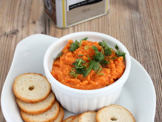 Хумус с запеченным перцем и мёдом