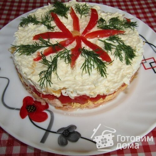 Слоёный салат из лосося и сыра