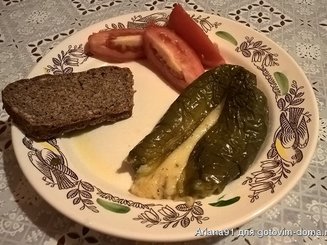 Сладкий перец, фаршированный брынзой