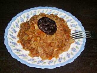 Капуста с черносливом
