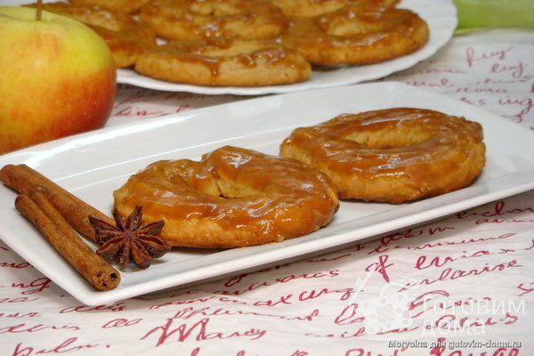 Яблочные пончики с карамелью фото к рецепту 2