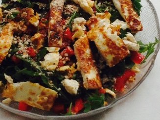 Салат с рукколой, сладким перцем, ветчиной и фетой