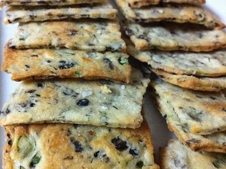 Крекеры с оливками и розмарином